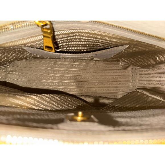 Prada Vitello Daino Double-Handle Tote in Talco - Picture 6 of 12